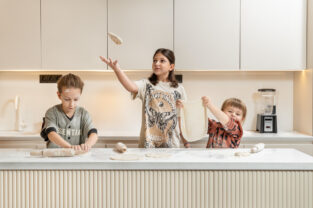 alfresco_kids